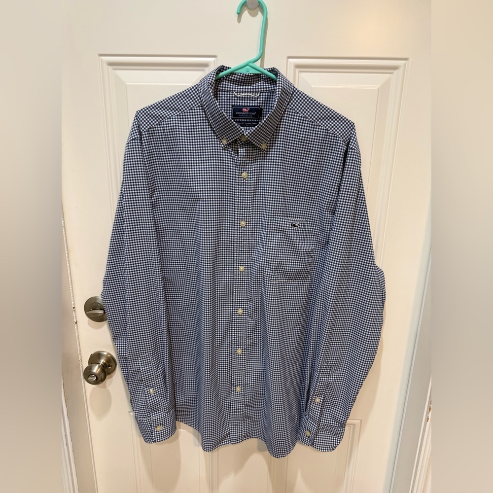Vineyard Vines performance Navy and White  Tucker style Button-Down Shirt